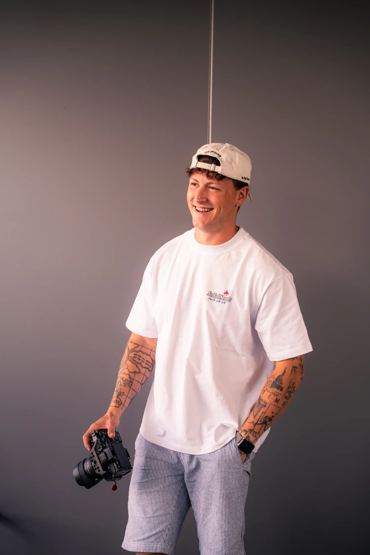 Raphael Wölfling, Fotograf, mit Kamera